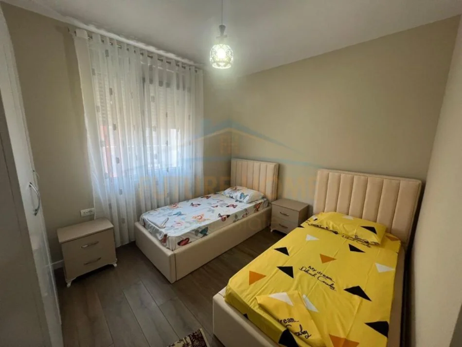 Korce, shitet apartament 2+1+Ballkon Kati 5, 97 m² 97.000 € (Terminali, Korçë)