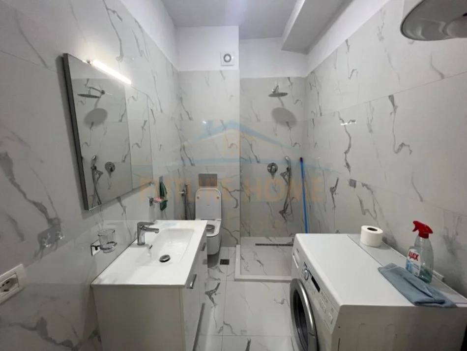 Korce, shitet apartament 2+1+Ballkon Kati 5, 97 m² 97.000 € (Terminali, Korçë)