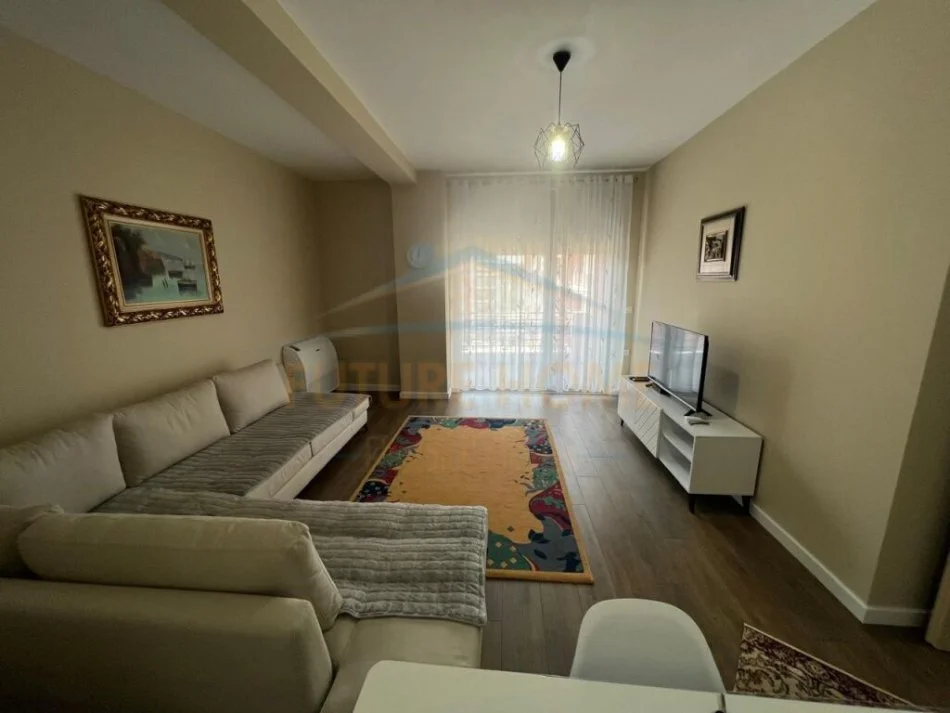 Korce, shitet apartament 2+1+Ballkon Kati 5, 97 m² 97.000 € (Terminali, Korçë)