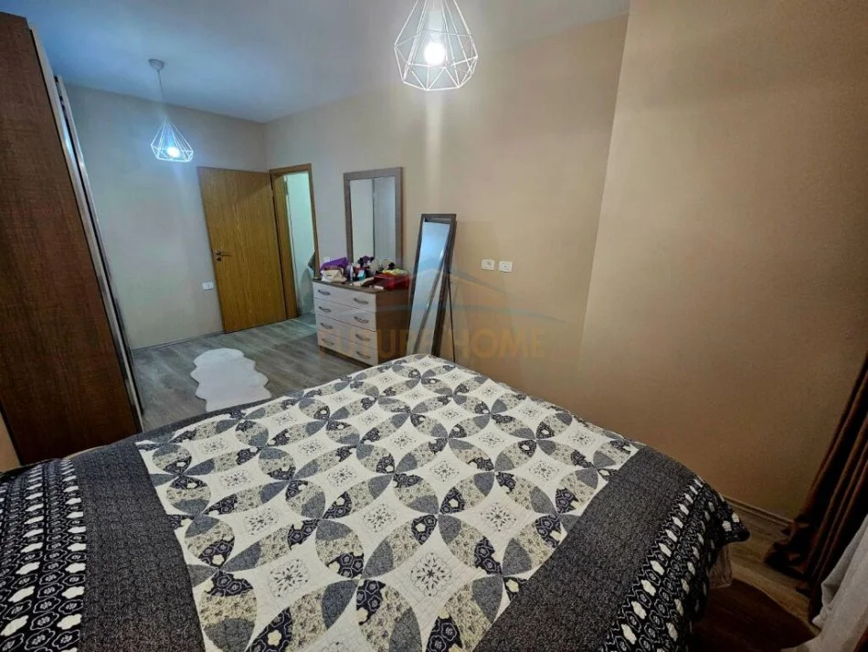 Tirane, jepet me qera 1+1 Kati 8, 600 € (Kompleksi Magnet, 21 Dhjetori)