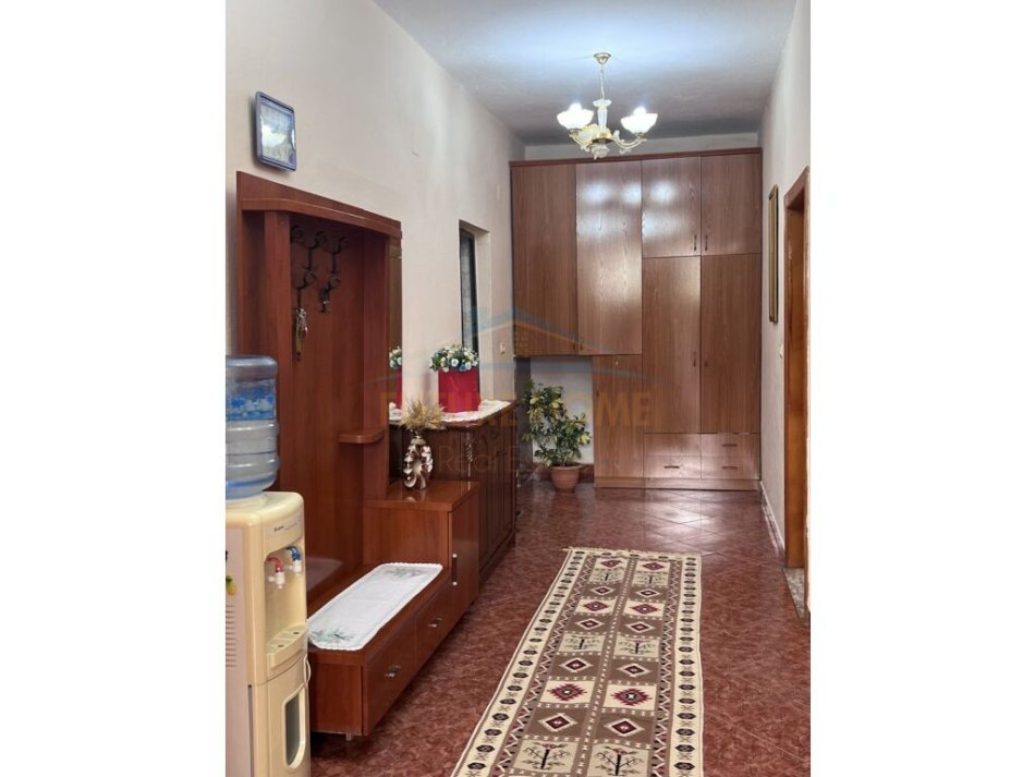 Tirane, jepet me qera Vile 2+1 Kati 1, 120 m² 50.000 € (Spitalii Ushtarak)