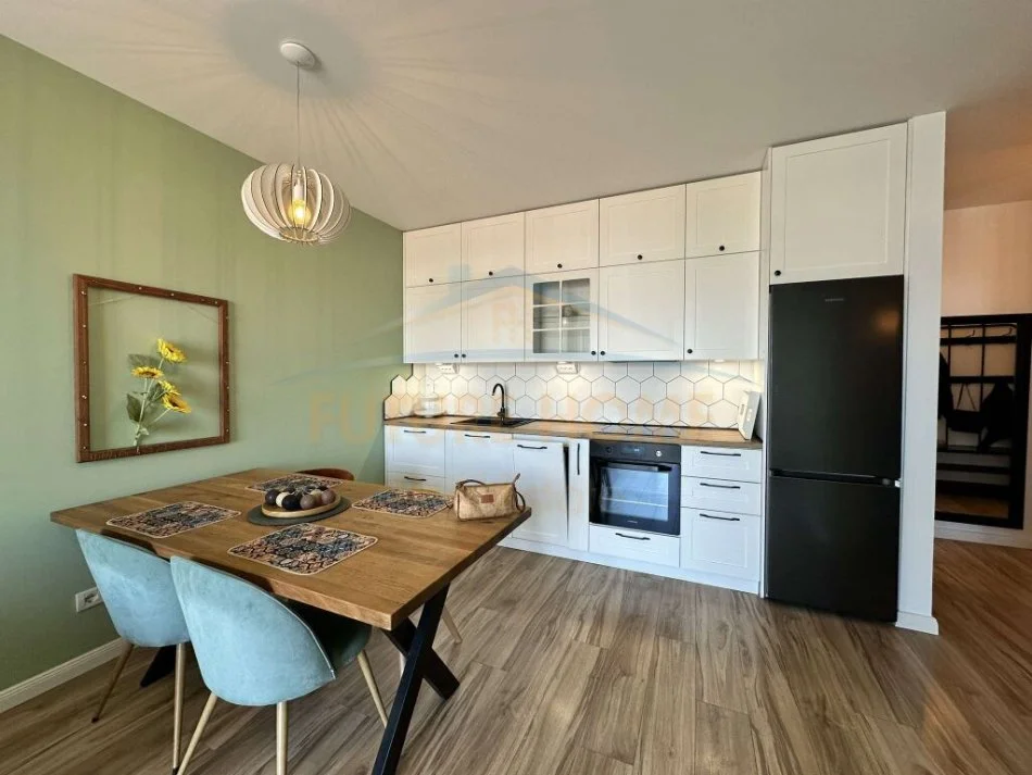 Tirane, jepet me qera apartament 1+1+Ballkon+ Post Parkimi,  Kati 10, 68 m² 600 € (Rezidenca Future Home, Unaza e Re)