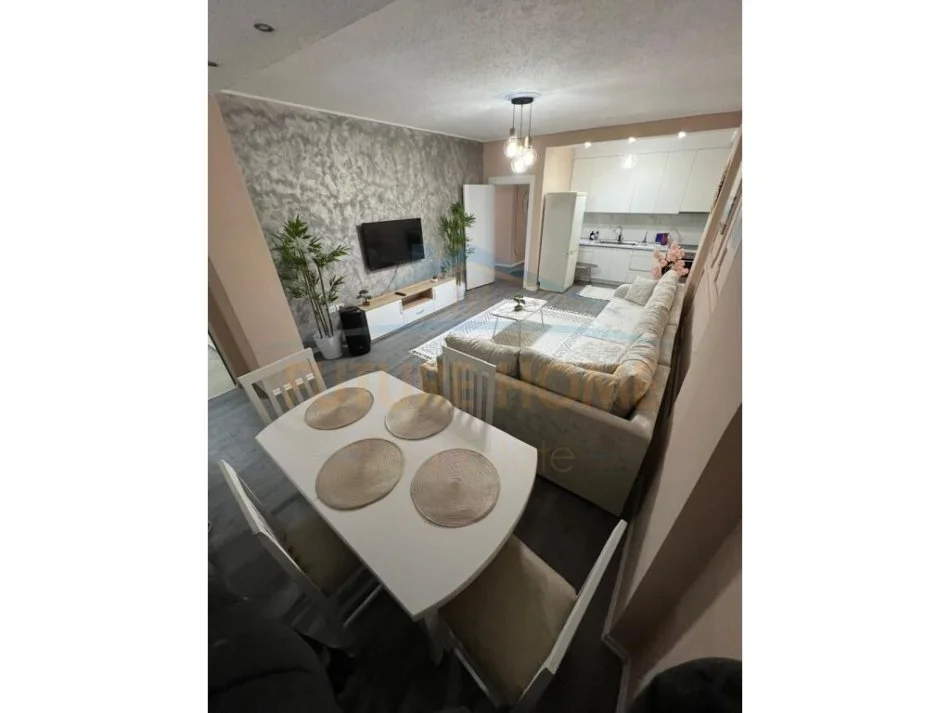 Durres, shitet apartament 2+1 Kati 2, 175 m² 126.000 € (ISH URT)