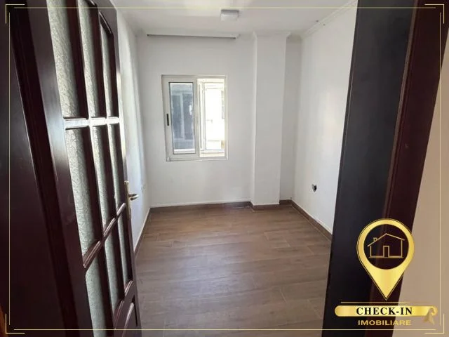 Tirane, jepet me qera zyre Kati 4, 177 m² 1.800 € (Sheshi Wilson)