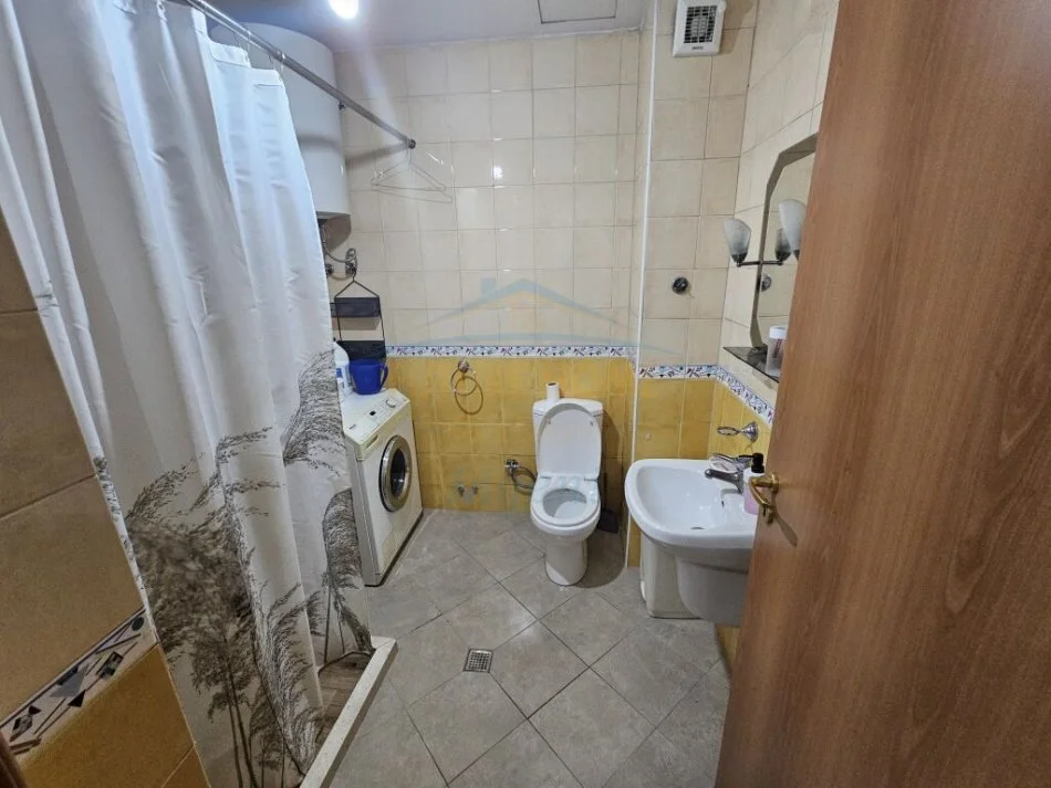 Tirane, jepet me qera apartament 1+1 Kati 11, 52 m² 650 € (Qender)
