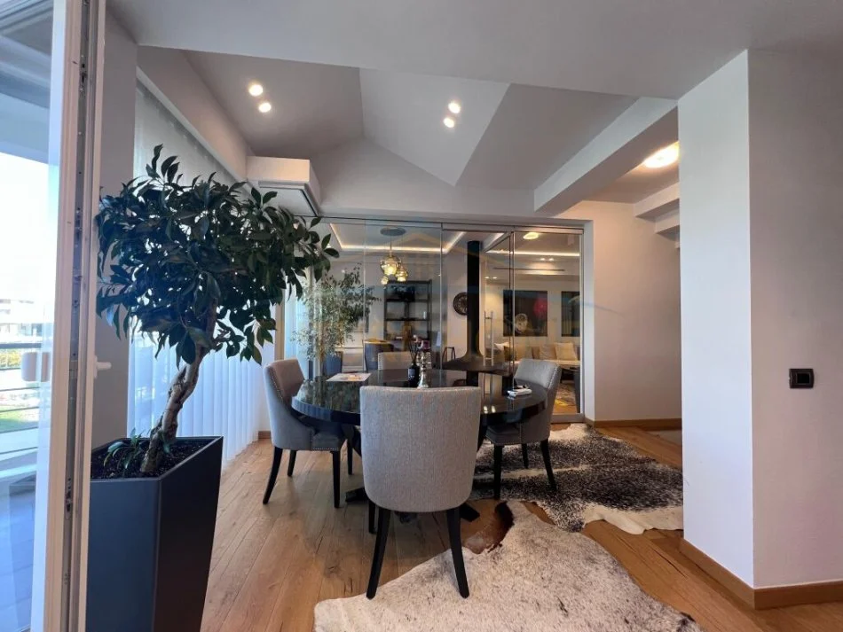 Tirane, shitet Vile 3+1+Aneks+Ballkon Kati 0, 433 m² 1.100.000 € (Sunrise Rezidence)