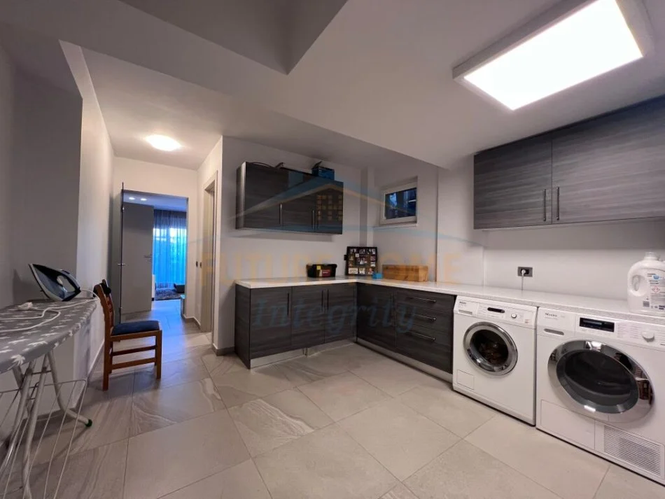 Tirane, shitet Vile 3 Katshe , 433 m² 1.100.000 € (SUNRISE RESIDENCE LUNDER TIRANE)