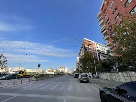 Tirane, jepet me qera ambjent biznesi Kati 0, 64 m² 1.000 € (BULEVARDI MIGJENI, YZBERISHT)