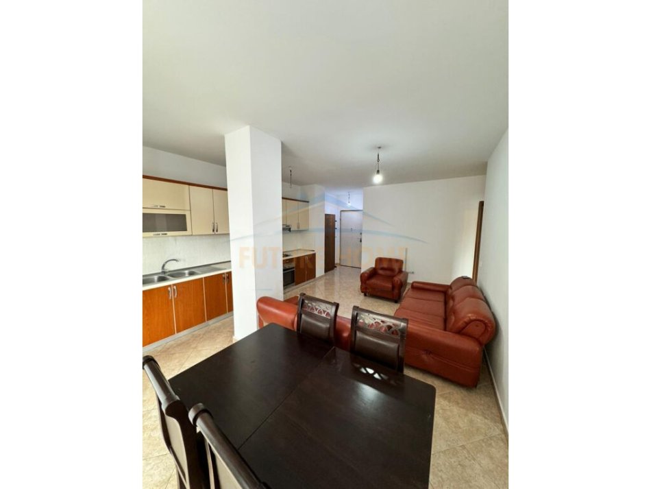 Tirane, jepet me qera apartament 2+1+Ballkon Kati 4, 92 m² 500 € (Don Bosko)