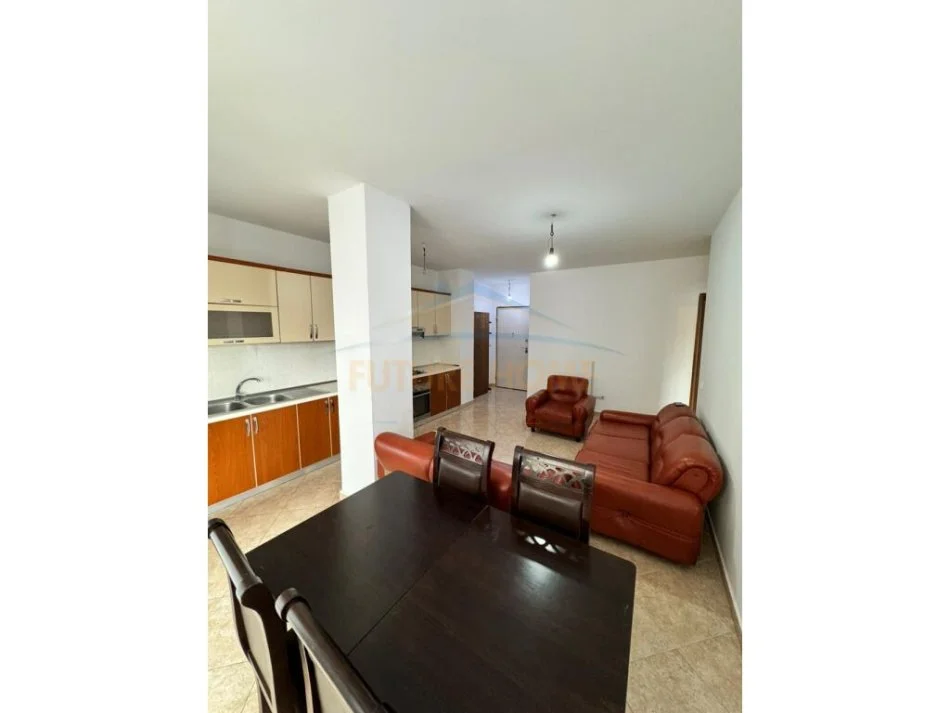 Tirane, jepet me qera apartament 2+1 Kati 4, 82 m² 500 € (Don Bosko)