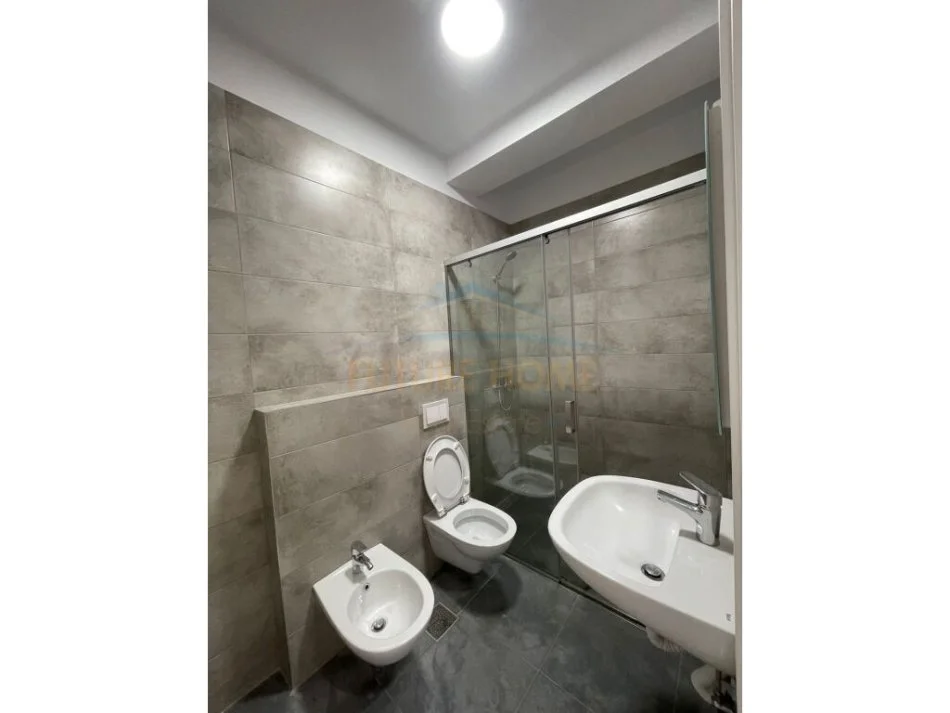 Tirane, jepet me qera apartament 2+1 Kati 2, 103 m² 1.000 € (Liqeni i Thate)