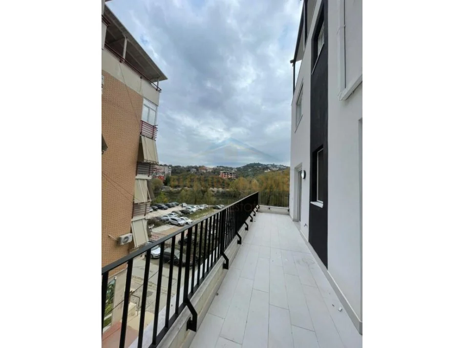Tirane, jepet me qera apartament 2+1 Kati 2, 103 m² 1.000 € (Liqeni i Thate)