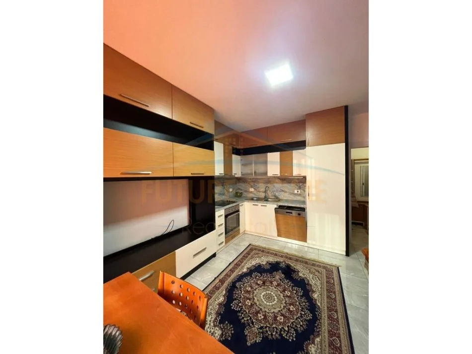 Tirane, jap me qera apartament 1+1 Kati 6, 50 m² 460 € (FUSHA E AVIACIONIT)