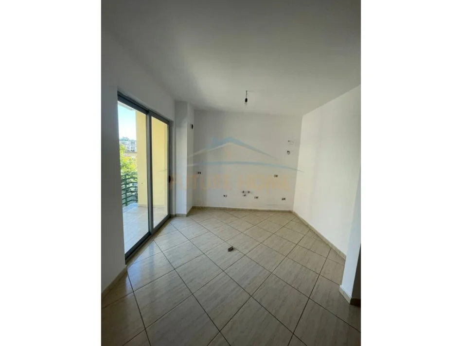 Tirane, shitet apartament 2+1+Ballkon Kati 1, 95 m² 138.000 € (tregu i ri elektrik)