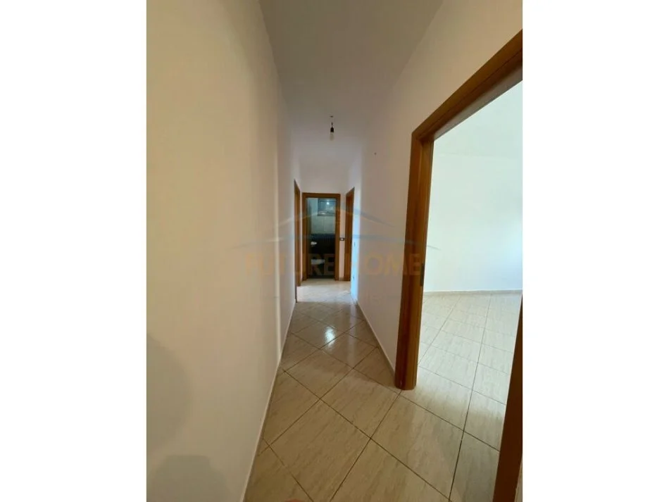 Tirane, shitet apartament 2+1+Ballkon Kati 1, 95 m² 138.000 € (tregu i ri elektrik)
