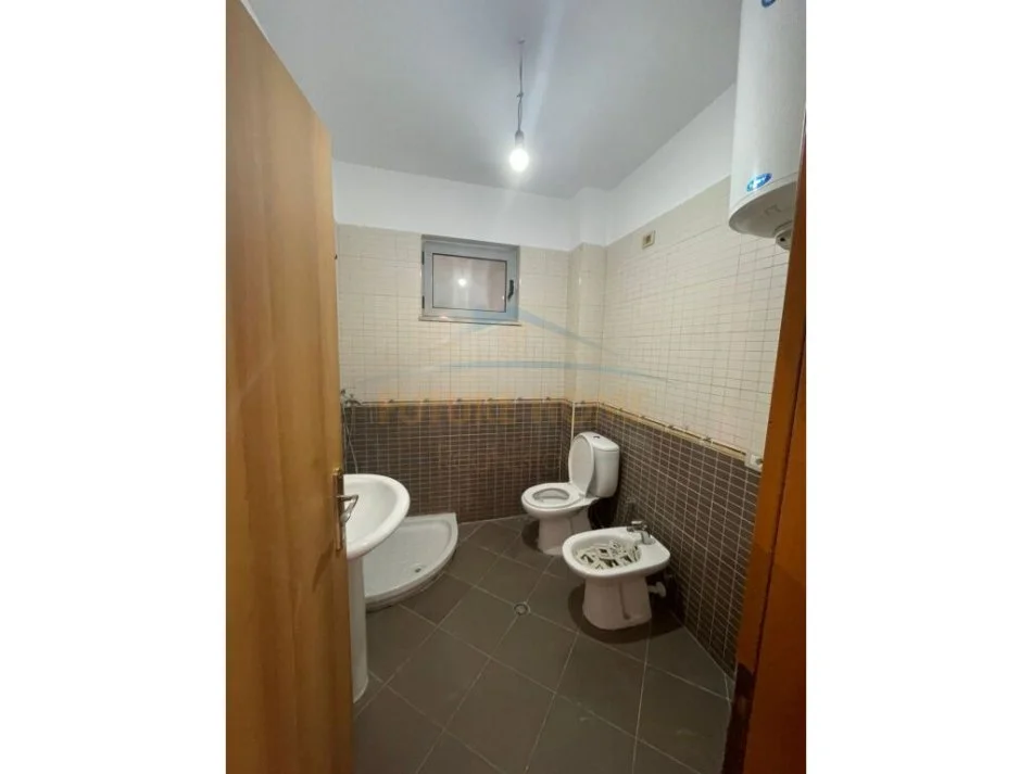 Tirane, shitet apartament 2+1+Ballkon Kati 1, 95 m² 138.000 € (tregu i ri elektrik)