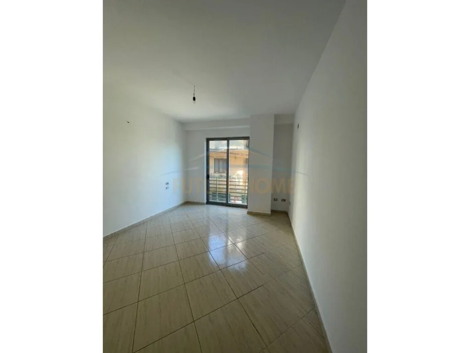 Tirane, shitet apartament 2+1+Ballkon Kati 1, 95 m² 138.000 € (tregu i ri elektrik)