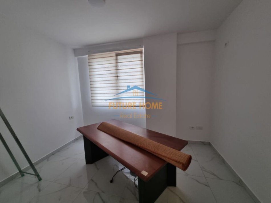 Tirane, jepet me qera 2+1 Kati 2, 100 m² 450 € (KOMPLEKSI TOM DOSHI)