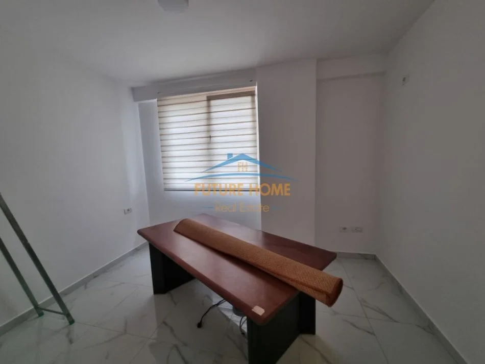 Tirane, jepet me qera 2+1 Kati 2, 100 m² 450 € (KOMPLEKSI TOM DOSHI)