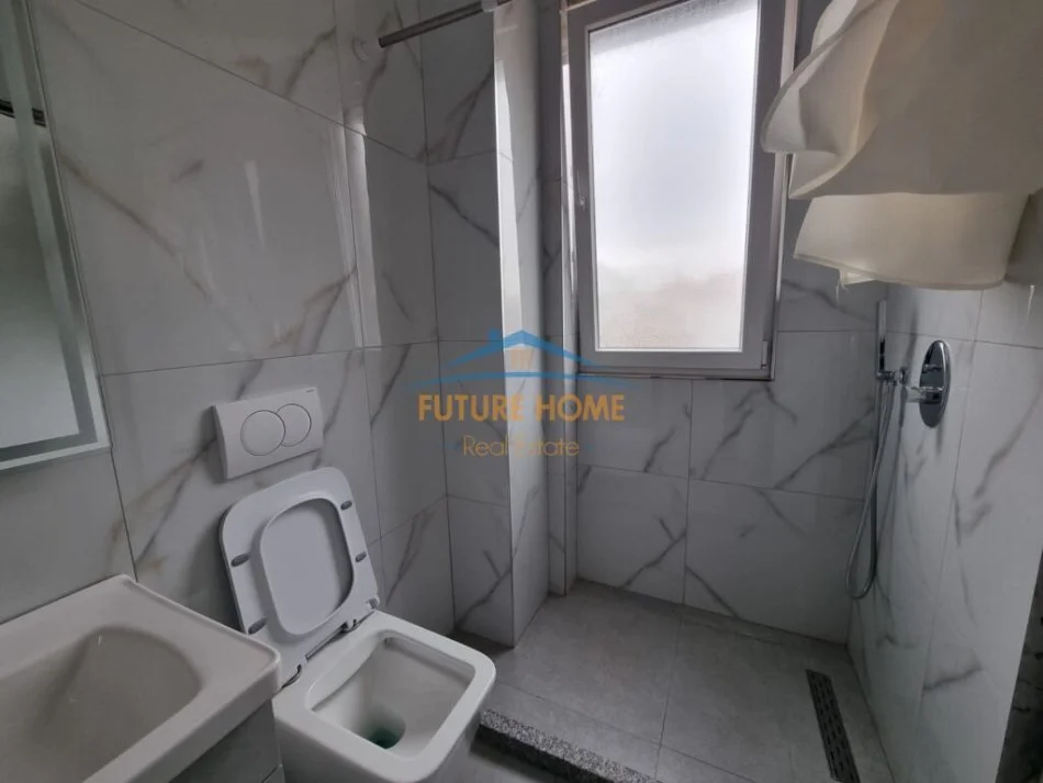 Tirane, jepet me qera 2+1 Kati 2, 100 m² 450 € (KOMPLEKSI TOM DOSHI)