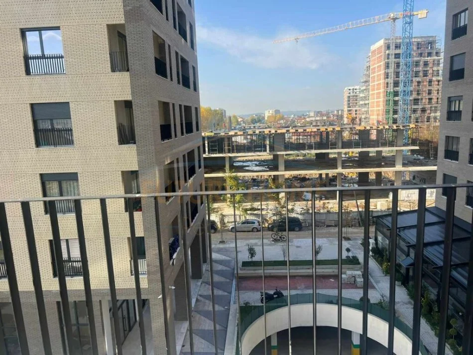 Tirane, jepet me qera apartament 1+1 Kati 3, 72 m² 400 € (FUSHA AVIACIONIT) UNA47007