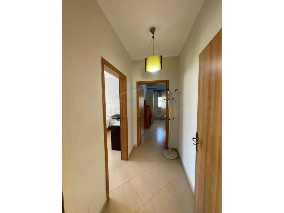 Tirane, jepet me qera apartament 2+1+Ballkon Kati 2, 106 m² 450 € (Fresk)