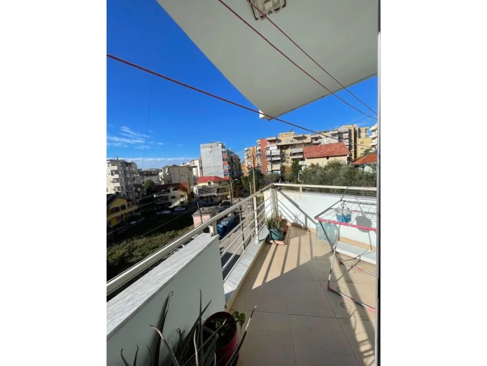 Tirane, jepet me qera apartament 2+1+Ballkon Kati 2, 106 m² 450 € (Fresk)