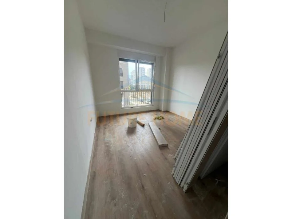 Tirane, jepet me qera apartament 3+1+Ballkon Kati 1, 143 m² 800 € (Fusha E Aviacionit)
