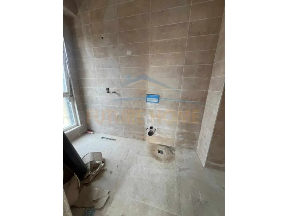 Tirane, jepet me qera apartament 3+1+Ballkon Kati 1, 143 m² 800 € (Fusha E Aviacionit)