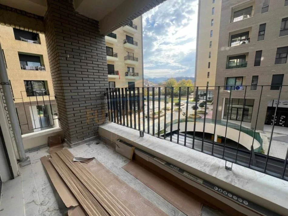 Tirane, jepet me qera apartament 3+1+Ballkon Kati 1, 143 m² 800 € (Fusha E Aviacionit)