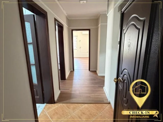Tirane, jepet me qera zyre Kati 4, 177 m² 1.800 € (Sheshi Wilson)