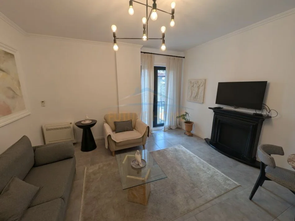Tirane, jepet me qera 2+1 Kati 4, 67 m² 1.000 € (Kajo Karafili)