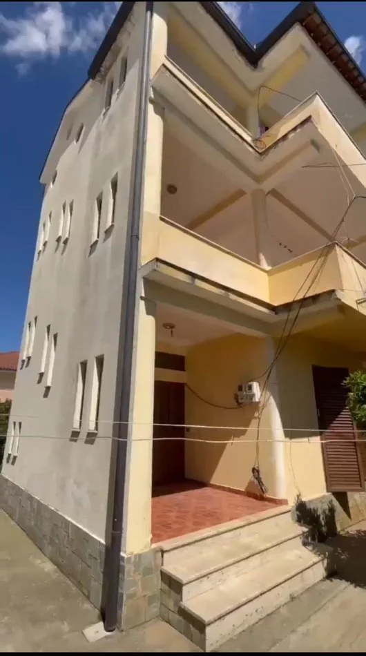 Tirane, shes Vile 2+1 Kati 3, 560 m² 370.000 € 