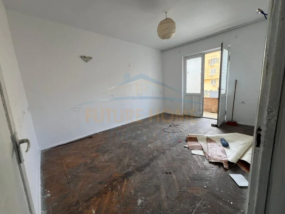 Tirane, shitet apartament 2+1+Ballkon Kati 3, 67 m² 136.000 € (Pazari i Ri)