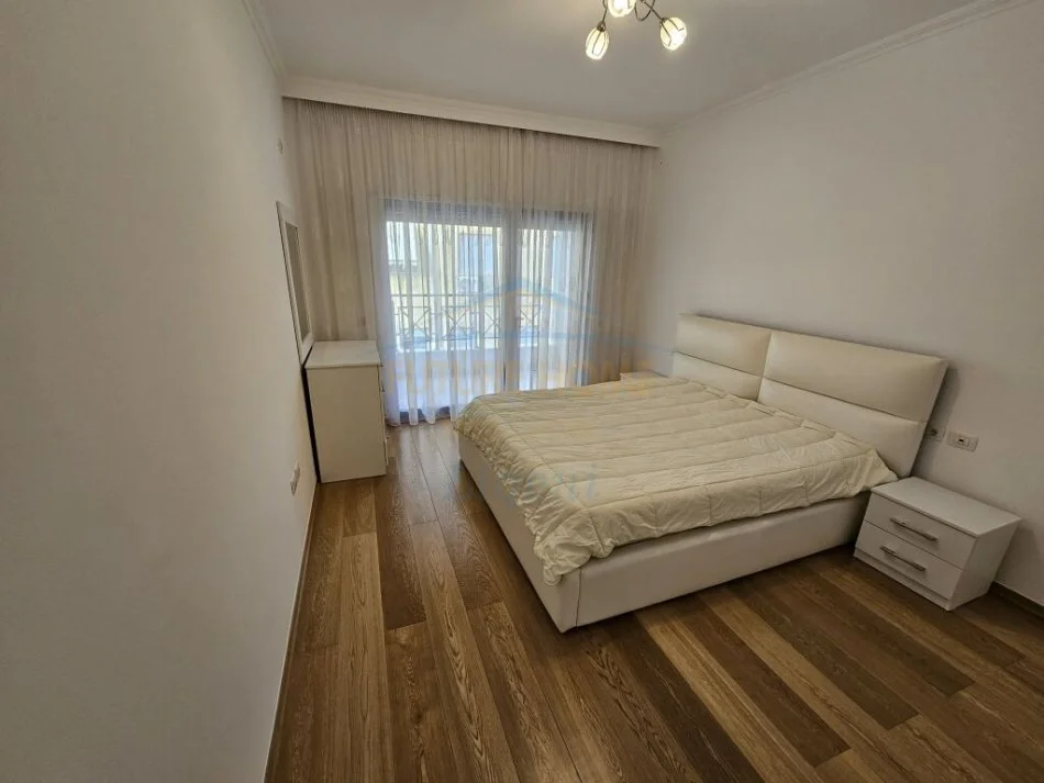 Tirane, jepet me qera apartament 2+1+Ballkon Kati 3, 125 m² 900 € (Kopshti Zoologjik)