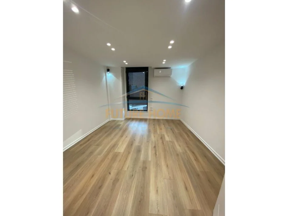 Tirane, jepet me qera ambjent biznesi Kati 1, 150 m² 1.000 € (Porcelan)