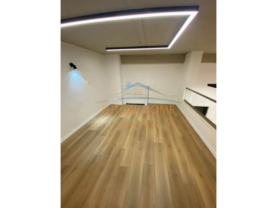 Tirane, jepet me qera ambjent biznesi Kati 1, 150 m² 1.000 € (Porcelan)