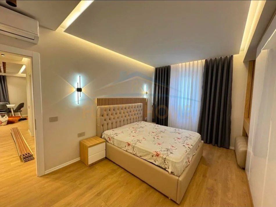 Tirane, jepet me qera apartament 2+1+Ballkon Kati 3, 120 m² 1.200 € (Liqeni Thate)