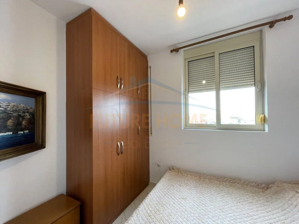 Tirane, jepet me qera apartament 4+1 Kati 6, 145 m² 600 € (FRESKU)