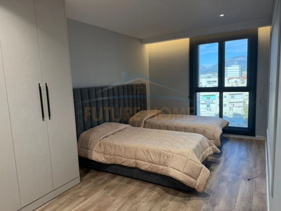 Tirane, jepet me qera apartament 2+1+Ballkon , 116 m² 850 € (Rruga e Dibres)