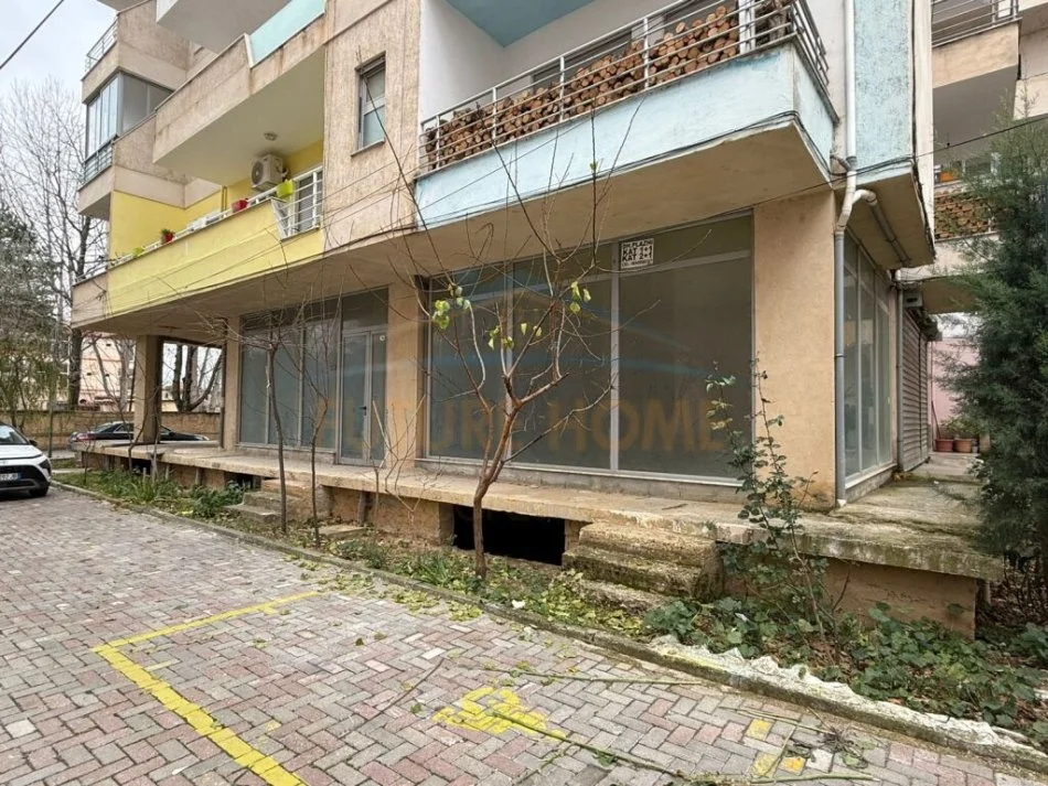 Pogradec, shitet ambjent biznesi Kati 0, 82 m² 120.000 € ,1 Maji, Pogradec (KO47135)