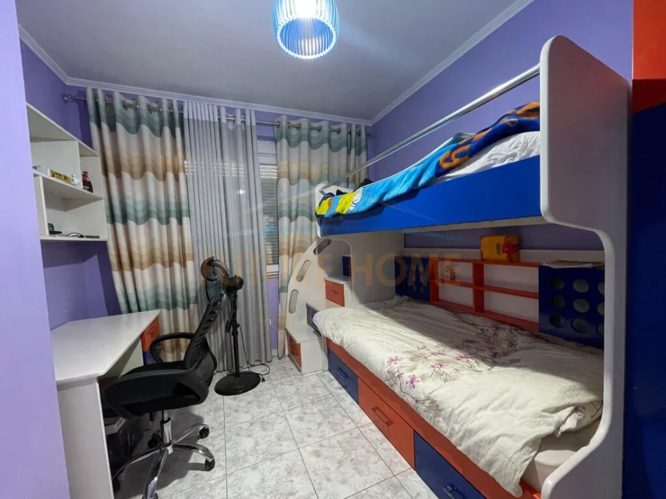 Tirane, jepet me qera apartament 2+1+Ballkon Kati 3, 92 m² 500 € (unaza e re)
