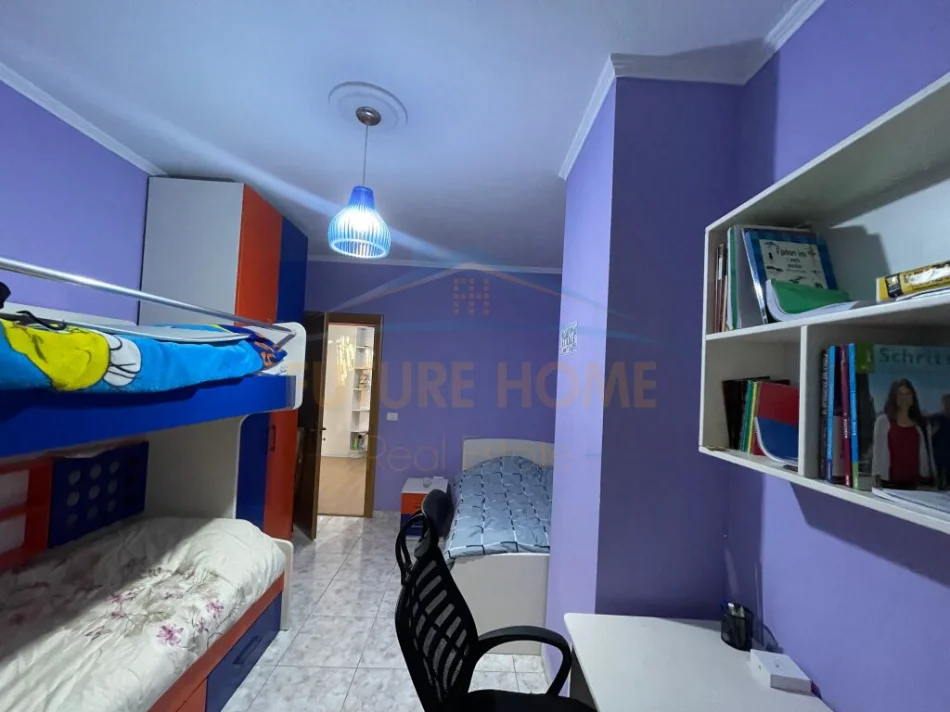 Tirane, jepet me qera apartament 2+1+Ballkon Kati 3, 92 m² 500 € (unaza e re)