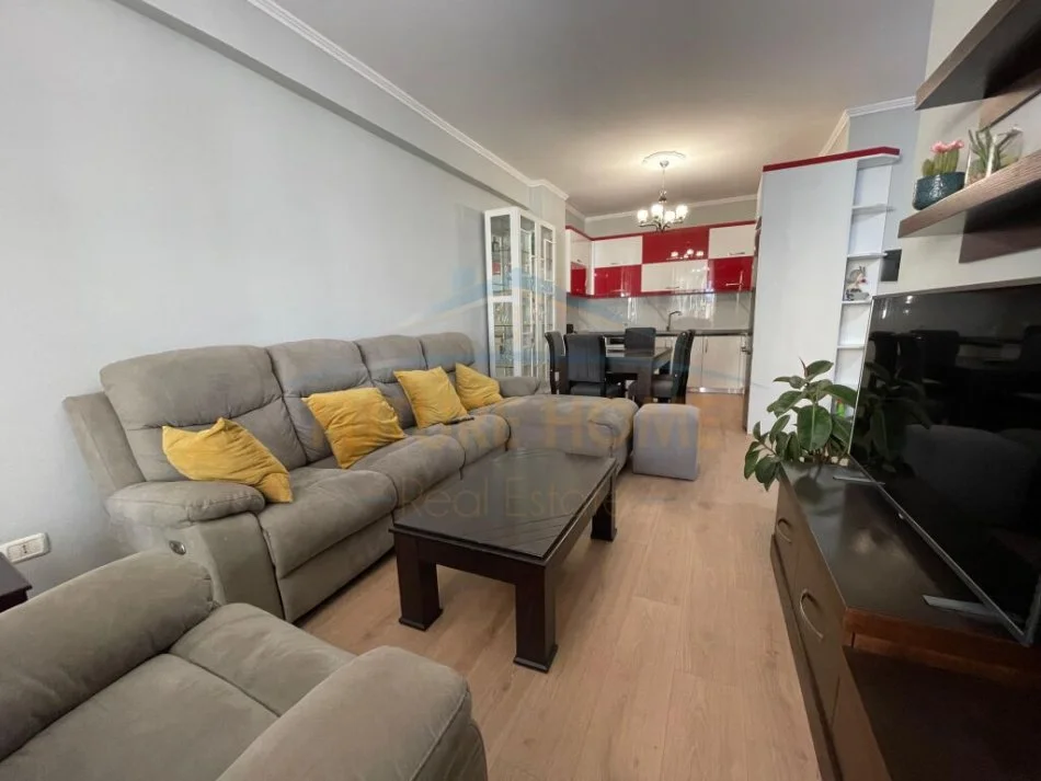 Tirane, jepet me qera apartament 2+1 Kati 3, 92 m² 500 € (Astir)