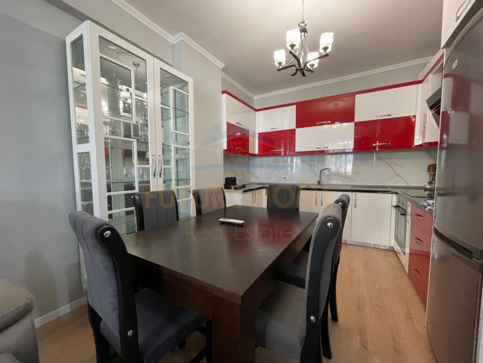Tirane, jepet me qera apartament 2+1 Kati 3, 92 m² 500 € (Astir)