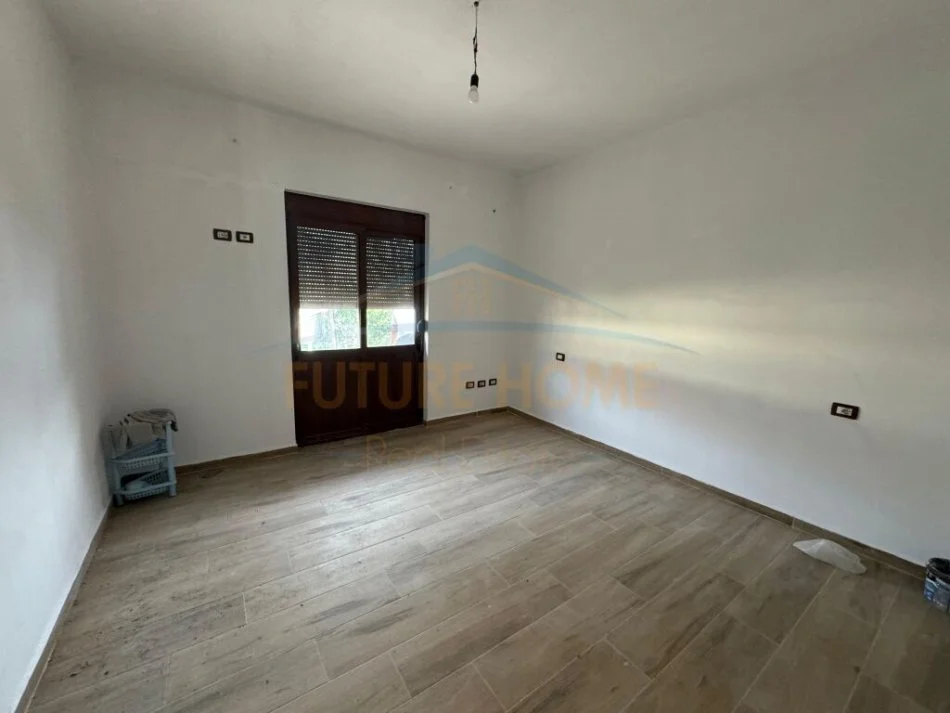 Durres, shitet shtepi Kati 2, 232 m² 150.000 € (arapaj)
