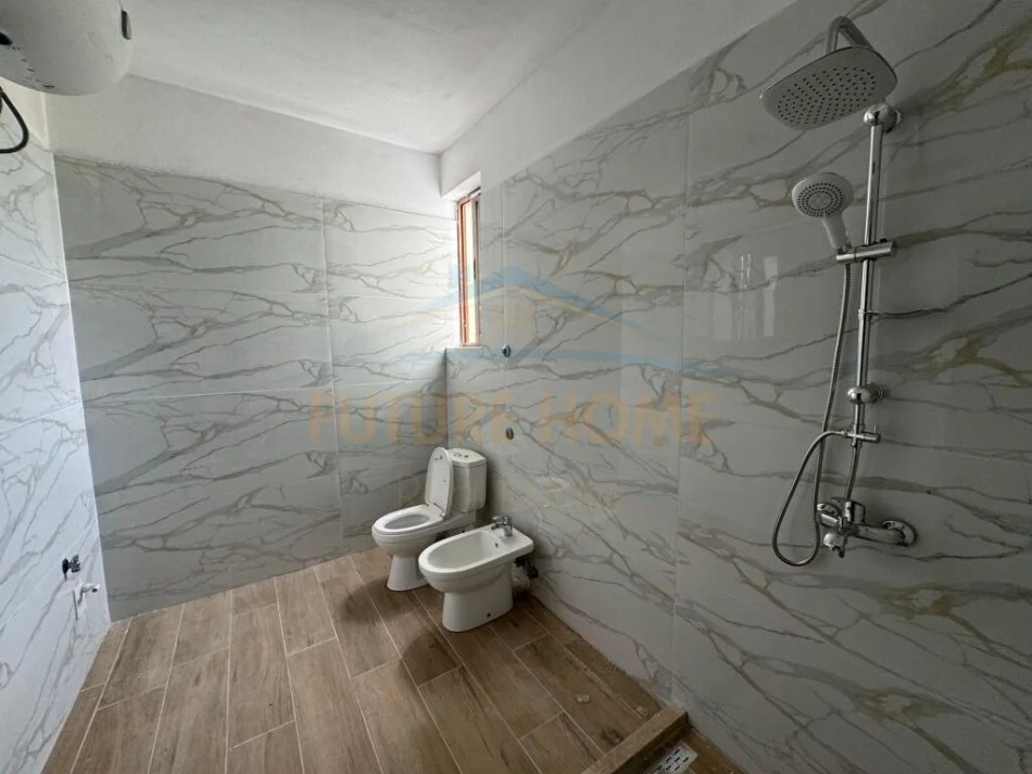 Durres, shitet shtepi Kati 2, 232 m² 150.000 € (arapaj)