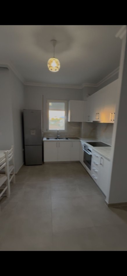 Tirane, shitet apartament 1+1+Ballkon , 