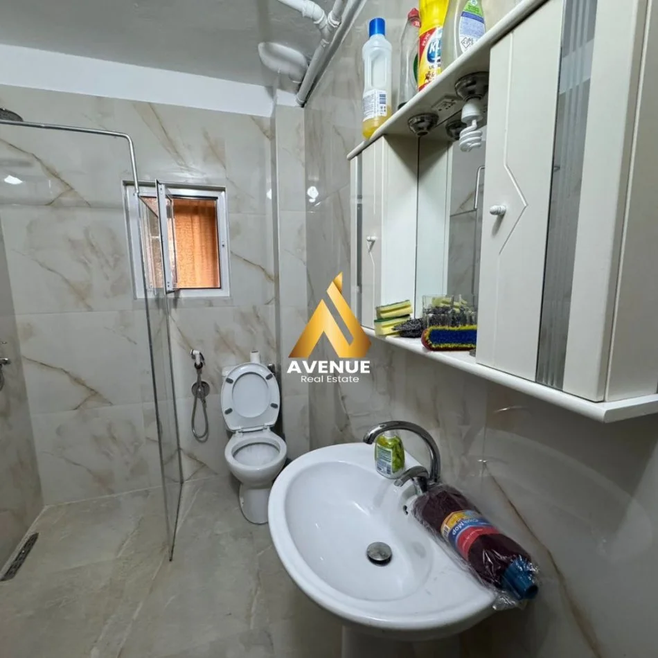 Tirane, jepet me qera apartament 1+1+Aneks+Ballkon Kati 2, (Rruga Irfan Tomini)