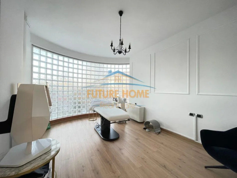 Tirane, jepet me qera ambjent biznesi Kati 5, 122 m² 1.400 € (Blloku)